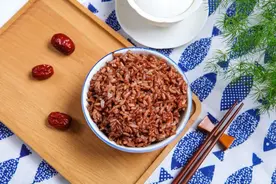 煮米饭时加点它，血管通了，气色好了，腰都细了！图片