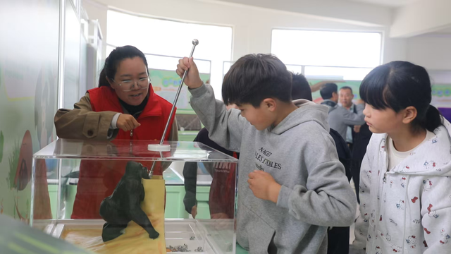 2025年中国流动科技馆河南巡展睢县站盛大启动 首批中小学生开启科学探索之旅