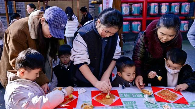 把非遗场景搬进文明集市，好有趣~