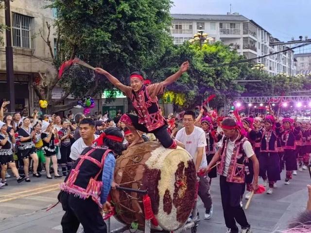来红河看“滇超联赛”！当保山遇上红河，开启一段奇妙篇章！