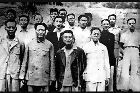 78年前的今日，毛泽东题赠《大公报》 “为人民服务”图片