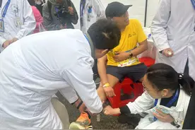 市三医院提醒“跑马”者：适度增加饮水，注意小便颜色图片