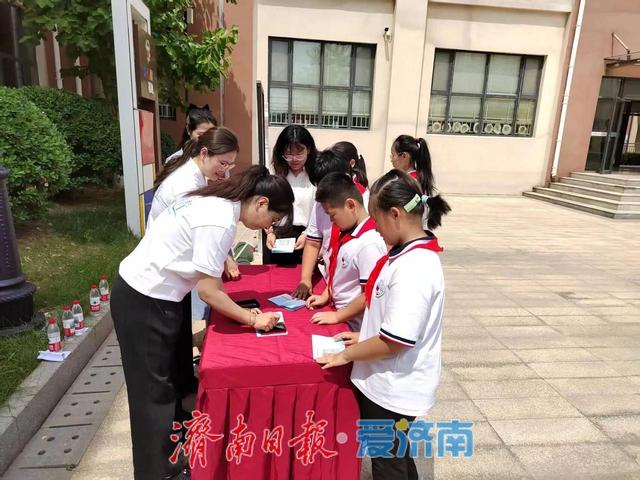 走出课堂，触摸信仰！“行走的思政课”让红色基因活起来