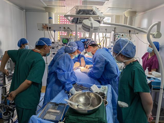 生命之光ECMO：广妇儿中心六年救治47名危重新生儿，撤机成功率达国际水平