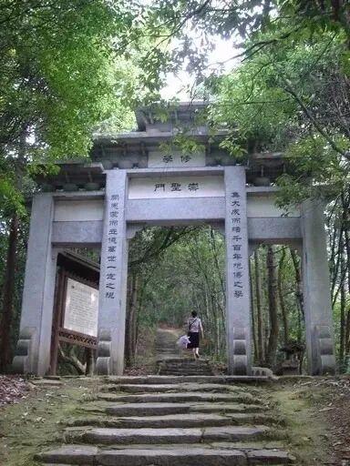 国庆出游 | 婺源秋色独享攻略：如何避开人潮，拍出包场感大片？