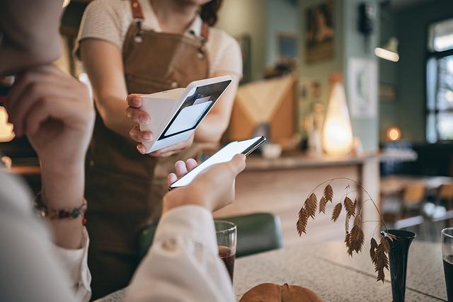 当喀斯特遇见阿尔卑斯：EHL携手贵州文旅，打造“服务驱动型”世界级山地旅游目的地