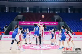 6天激战31场 第十五届全运会群众女篮预赛在岳阳收官图片