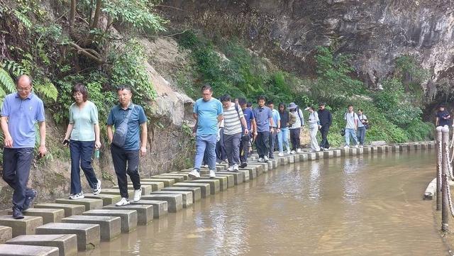 隆昌夜市与威远河水之间：内江县域文旅这样破解“留客难题”｜活力中国调研行