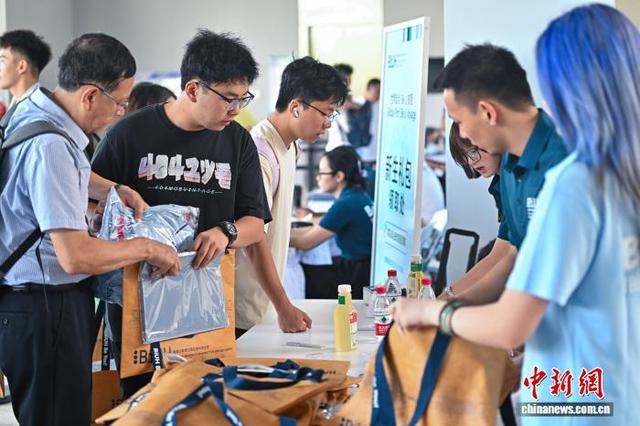 中国境内首个境外高校独立办学项目永久校址迎首批新生