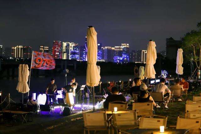 丰泽的夜，藏着江风与烟火的私语……