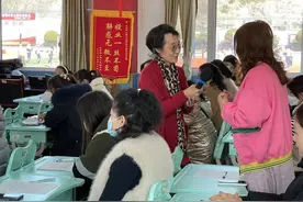 言传身教，投身公益！这是青岛市“十佳兵妈妈”李艳英的故事图片