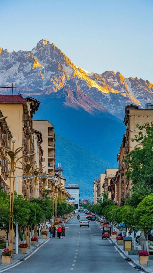 今年第一条雪景，送给海螺沟！