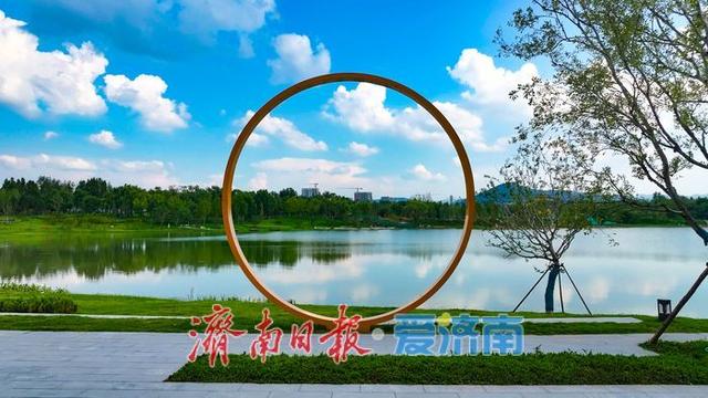 一年四季 泉在济南丨彩虹湖畔，蓝天白云绘就诗意生态画卷