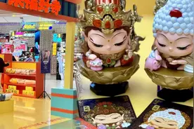 好玩｜春节来商场看展，与福运“贴贴”、“约会”名侦探柯南图片