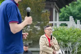 超然楼“对诗”高手如林！连战20余人的擂主终于换人了 |“泉”在济南过五一图片