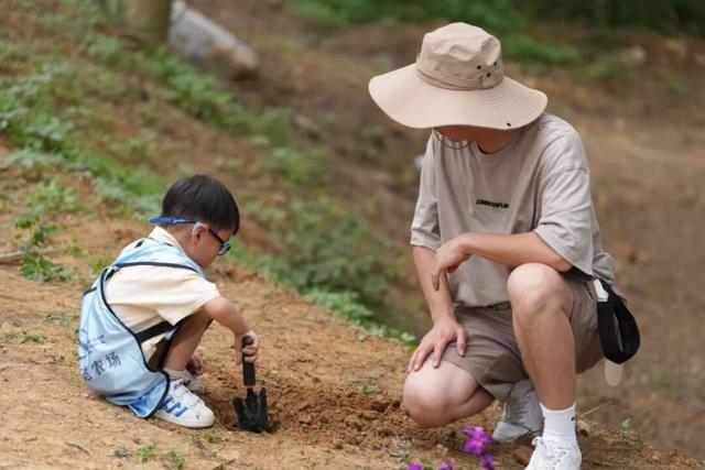 是时候爆火了，这座“天赋异禀”的小山村，来了就想当”新村民”！