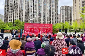 盐城世华公益举行清风正气庆五一文艺汇演图片