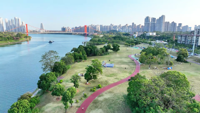 缸瓦窑江边营地暖心升级！代步车+补给站+童乐园+观景台全配齐，露营遛娃全无忧！