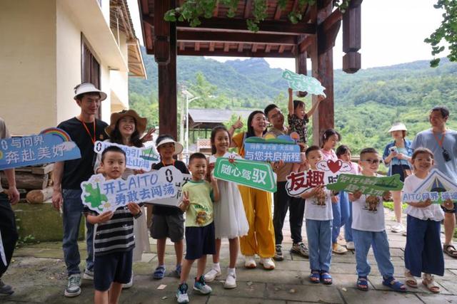 重庆举办中外青少年共护绿水青山南川行公益活动