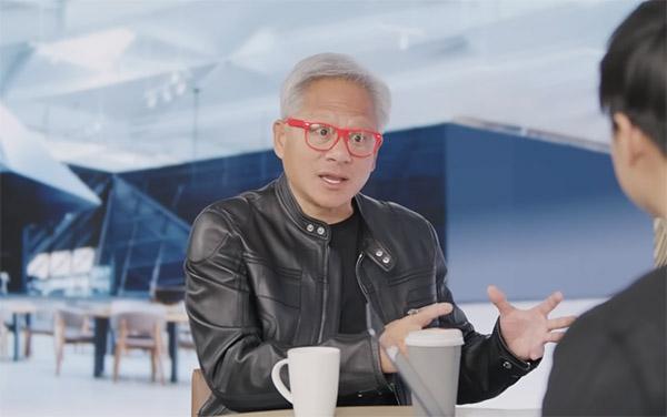 黄仁勋说中国芯片仅落后美国几纳秒