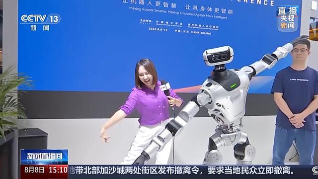 能跳舞、会家务、可赛博遛狗……2025世界机器人大会百余件新品首发