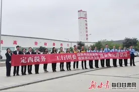 工行定西分行团委联合定西市税务局团委开展进企业宣讲活动图片