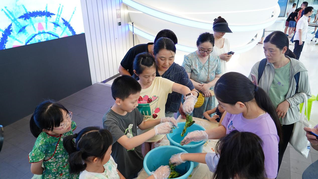 打造跨民族科普盛宴，浦东科协举办“同上一堂科普课”暑期活动