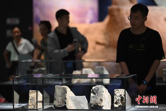 民众走进南京城墙博物馆探寻历史感受文化