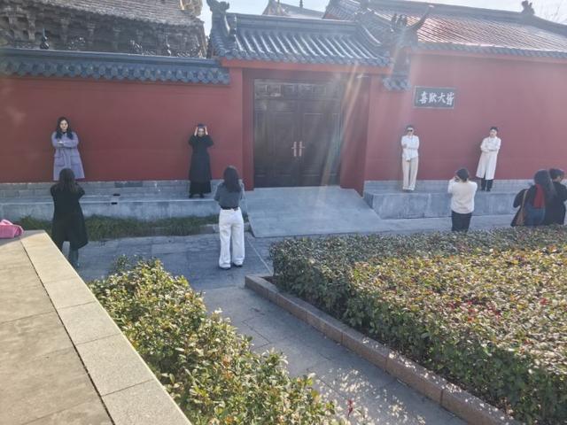 一道朱红墙，带火一座园：六安北塔公园“红墙古塔”引全城打卡