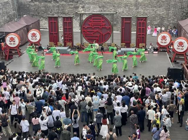 2025年国庆中秋假日第三天文化和旅游市场情况综述