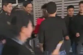 男生看见雷军直接递上简历！网友：真BOSS直聘图片