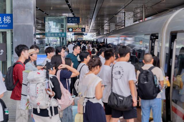 8月公休组团去北京，从湖南出发选乘这些高铁更划算