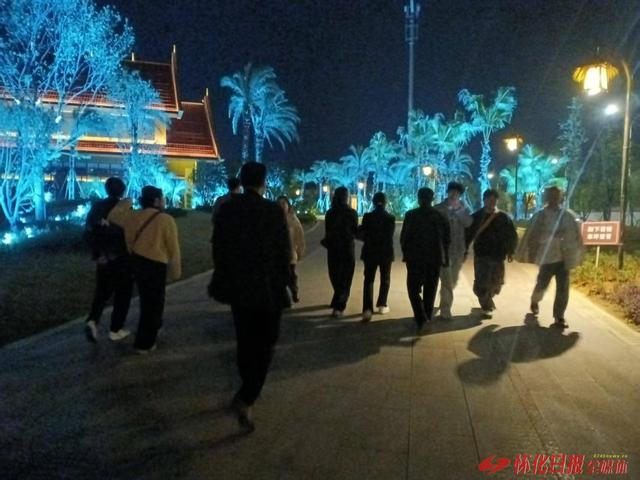 世界那么大 好想去怀化丨东盟集夜游人气旺  游客乐享夜之韵味