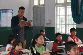 庞晓晓：情系山里留守娃图片