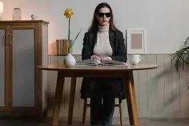 先天盲人，能在梦里看见东西吗？图片