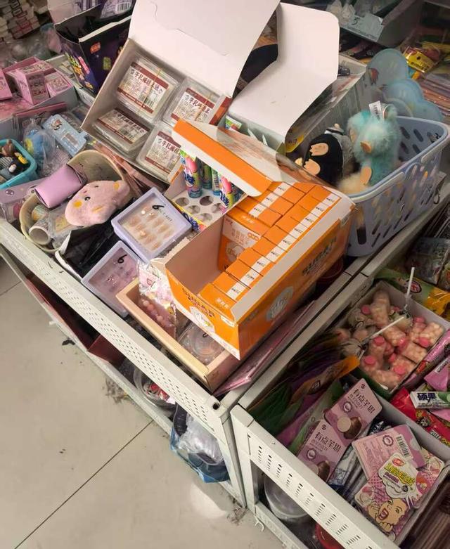 棒棒糖做得跟香烟一样！警惕小学生中流行仿烟棒棒糖