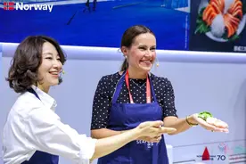 挪威海产局与挪威渔业和海洋政策部长齐亮相第七届中国国际进口博览会——立冬享挪威海鲜图片