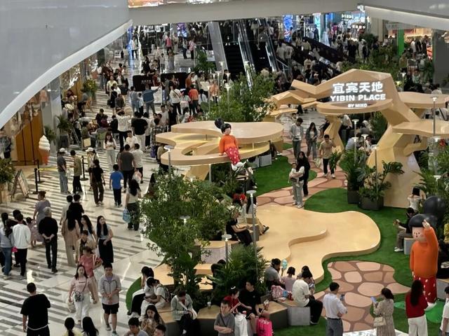 人从众！国庆首日，宜宾“名场面”来了