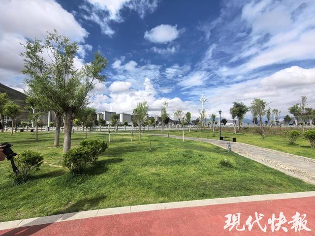 荒地变绿洲公园，69岁拉萨大叔爱上家门口的Citywalk