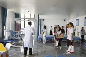 郑州医药健康职业学院：着力建设“教、医、养”一体的医药类职业特色院校图片