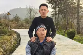 重庆“95后”小伙儿独自照顾病父已24年 如今的愿望是挣钱带父亲看病丨看见正能量图片