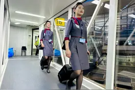 脱下高跟鞋，湖南航空推行乘务员穿平底鞋执行航班图片