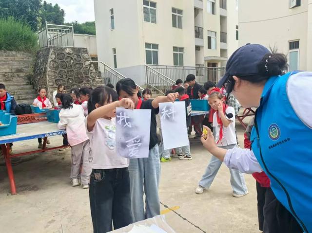 鲁甸县科协暑期科普大篷车走进乡村校园 点燃青少年科学梦想