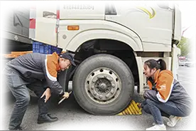 货车司机夫妻：驾驶室是他们的第二个家图片