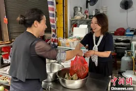 粽叶包住“海的味道” 浙江沿海“海鲜粽”走俏市场图片