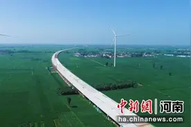 安罗高速豫冀省界至原阳段沥青混凝土面层试验段完工图片