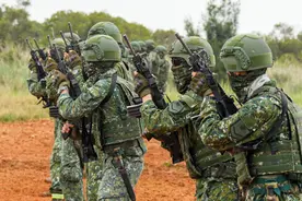 台湾兵役延长即将施行，年轻人闹翻天了……图片