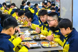 南川：师生同餐共护舌尖安全图片