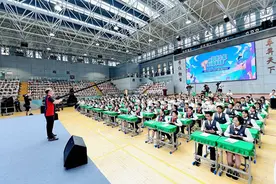 开讲啦！四川省“拒吸第一支烟”主题班会开课图片