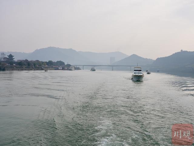 嘉陵江开行首条跨市游轮，有何特别之处？丨深壹度